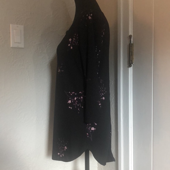 Ladies Dynamite 3/4 sleeve top - size medium - Picture 4 of 10